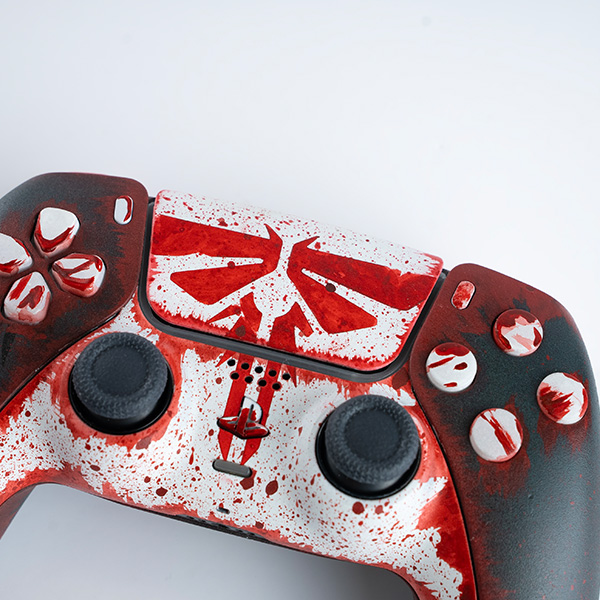 The Last of Us Custom PS5 Controller – Blood & Firefly Edition Hall Effect Sticks 3 The Last of Us Custom PS5 Controller – Blood & Firefly Edition Hall Effect Sticks