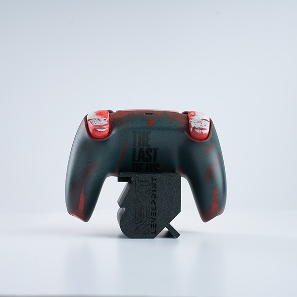 The Last of Us Custom PS5 Controller – Blood & Firefly Edition Hall Effect Sticks 6 The Last of Us Custom PS5 Controller – Blood & Firefly Edition Hall Effect Sticks